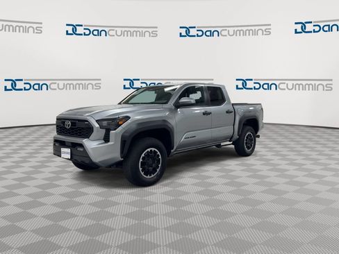 Used 2024 Toyota Tacoma TRD Off-Road AWD/4WD image 4