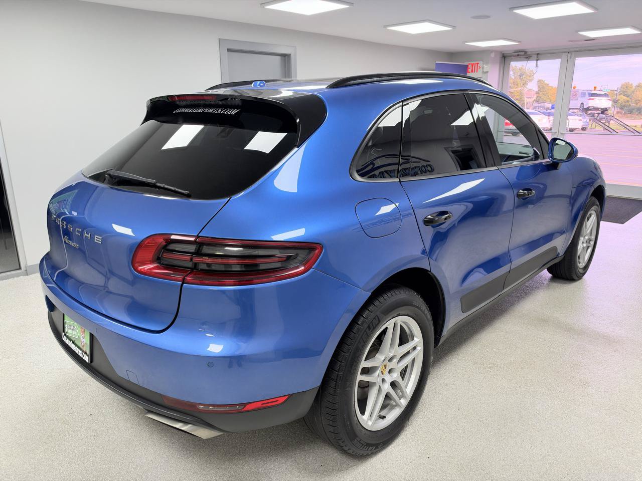 Used 2017 Porsche Macan AWD/4WD image 3
