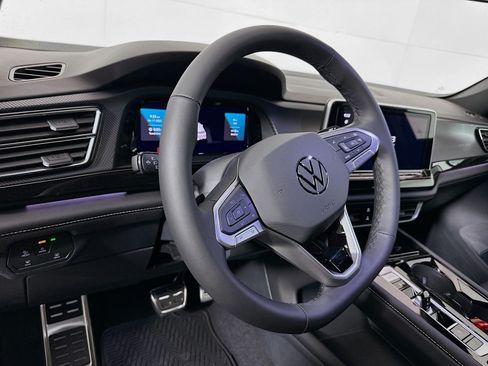 Used 2025 Volkswagen Atlas Cross Sport SEL R-Line AWD/4WD image 9