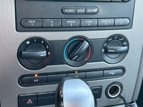 Used 2006 Ford Five Hundred SE FWD image 21