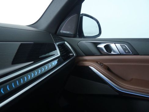 Used 2025 BMW X5 xDrive40i w/ M Sport Package image 27