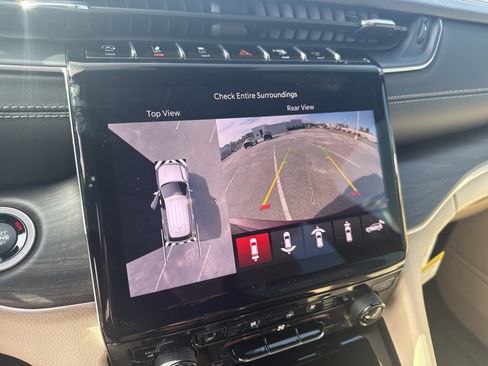 New 2025 Jeep Grand Cherokee Limited w/ Luxury Tech Group II RWD image 27