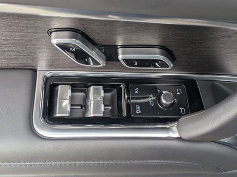 Certified 2024 Land Rover Range Rover SE image 21