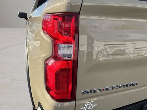 Used 2022 Chevrolet Silverado 1500 ZR2 w/ Technology Package image 16