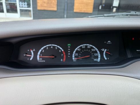 Used 2001 Toyota Avalon XL image 37