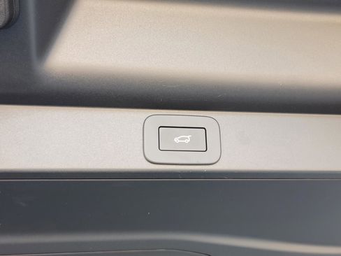 New 2026 Land Rover Range Rover Long Wheelbase SE image 33