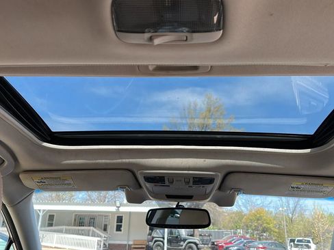 Used 2016 Subaru Outback 2.5i Limited image 32