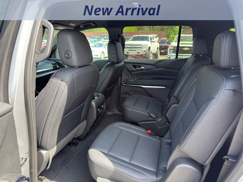 Used 2025 Chevrolet Traverse LT image 7