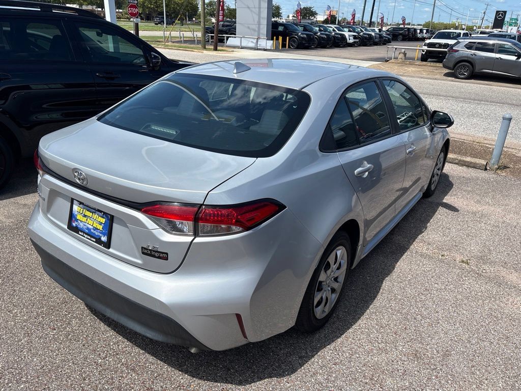Used 2023 Toyota Corolla LE FWD image 4