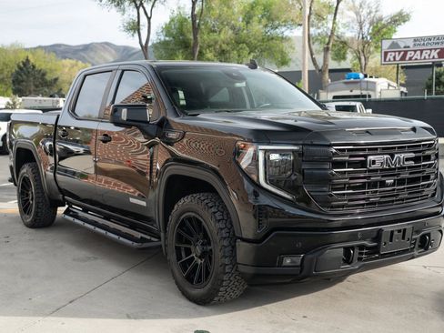 Used 2024 GMC Sierra 1500 Elevation w/ Elevation Premium Package RWD image 11