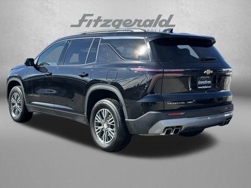 Used 2025 Chevrolet Traverse LT image 7