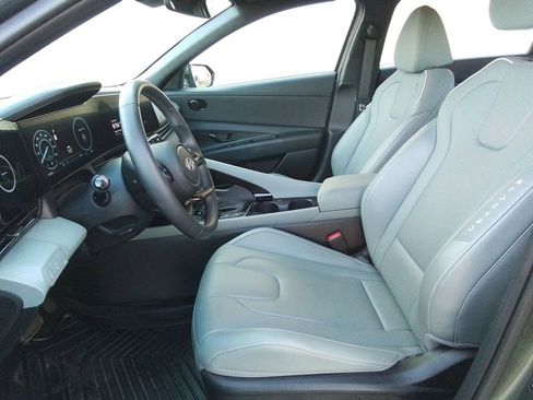 Used 2024 Hyundai Elantra Limited image 9