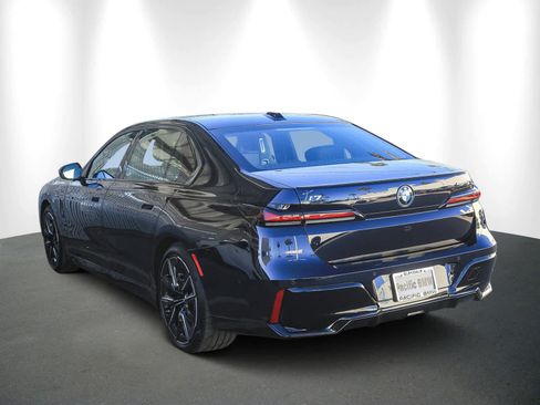 Used 2025 BMW i7 eDrive50 w/ M Sport Package image 4