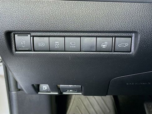 Used 2021 Toyota Venza Limited AWD/4WD image 11