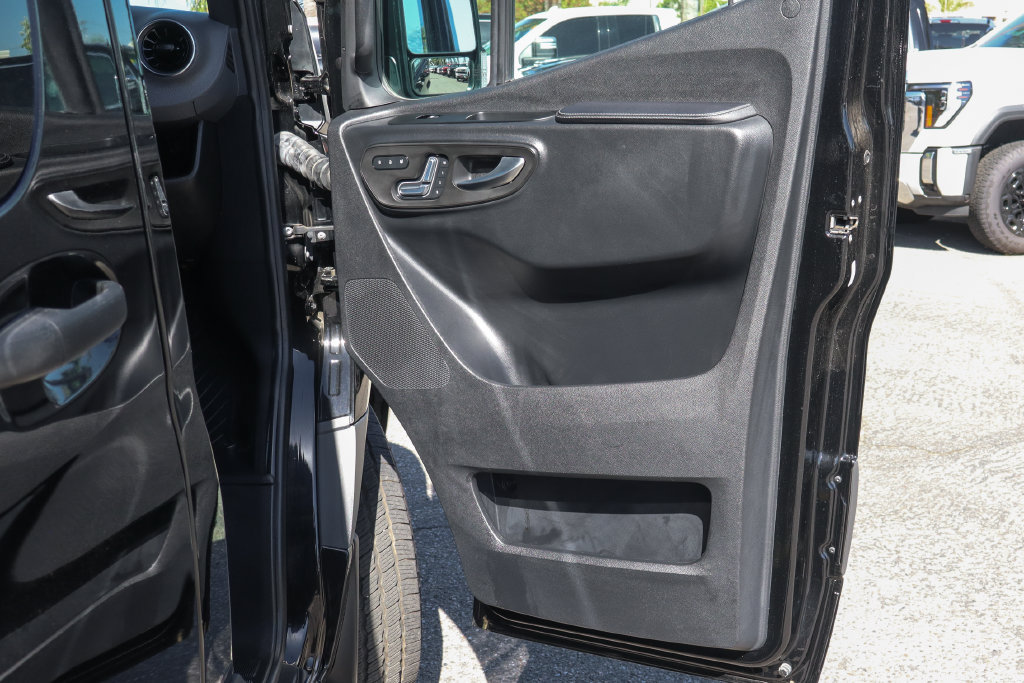 Used 2023 Mercedes-Benz Sprinter 2500 image 39