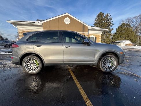 Used 2016 Porsche Cayenne S image 3
