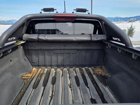 Used 2018 Chevrolet Colorado ZR2 w/ ZR2 Midnight Special Edition AWD/4WD image 9