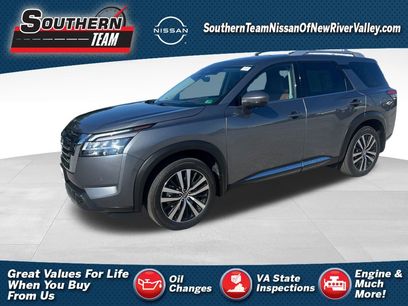 Used 2024 Nissan Pathfinder Platinum w/ Cargo Package