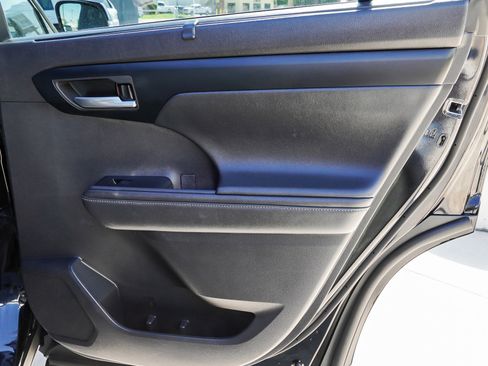 Used 2025 Toyota Highlander XSE AWD/4WD image 31
