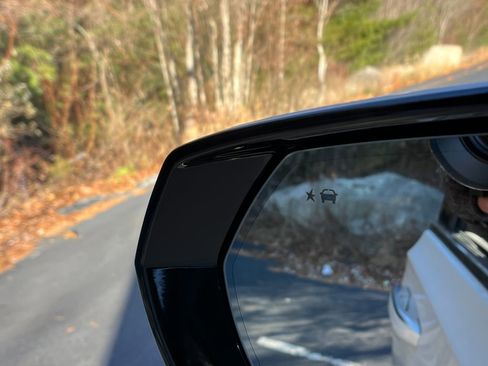 Used 2021 Cadillac Escalade Premium Luxury w/ Performance Package image 28