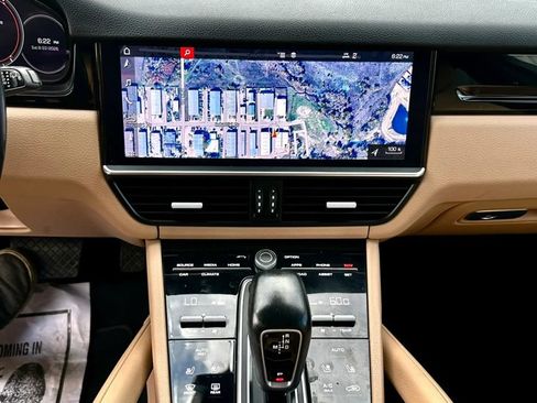 Used 2019 Porsche Cayenne AWD/4WD image 18