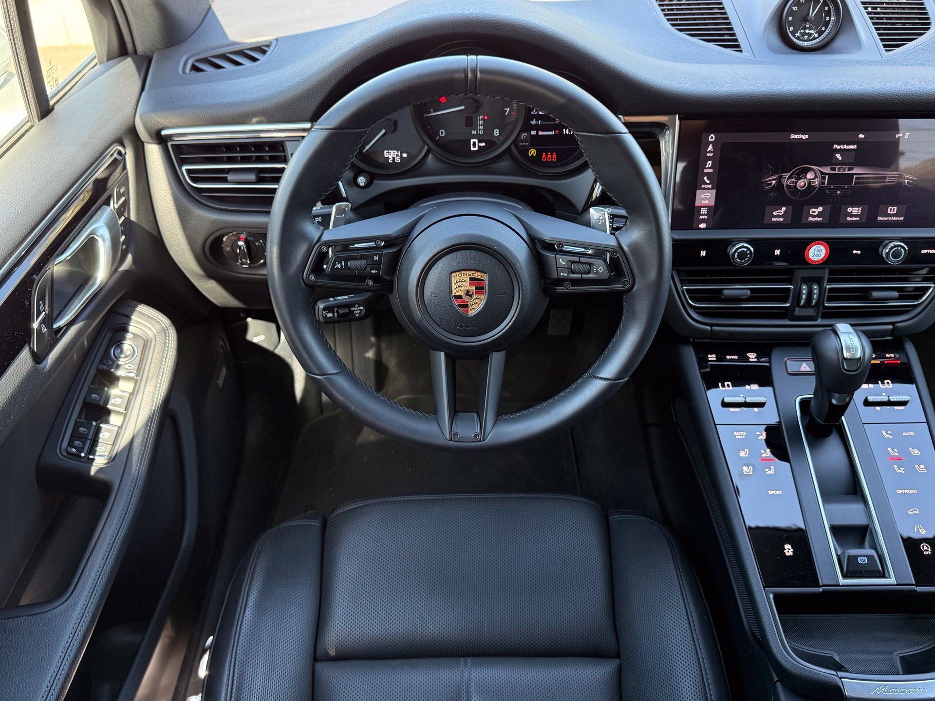 Used 2026 Porsche Macan AWD/4WD image 16