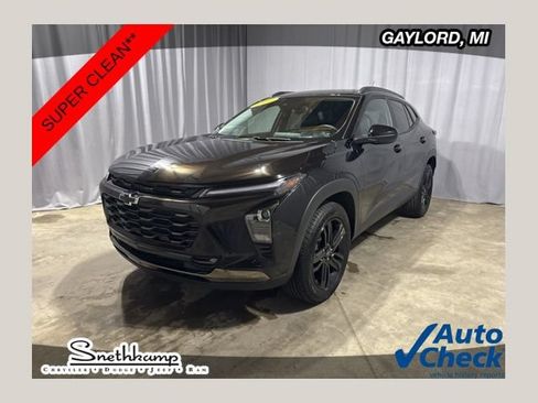 Used 2025 Chevrolet Trax ACTIV w/ Driver Confidence Package FWD image 1