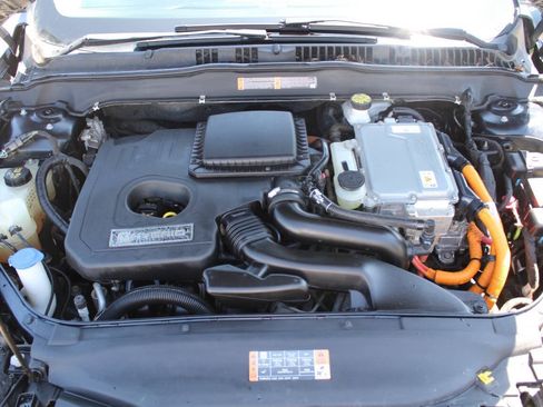 Used 2020 Ford Fusion SE FWD image 21