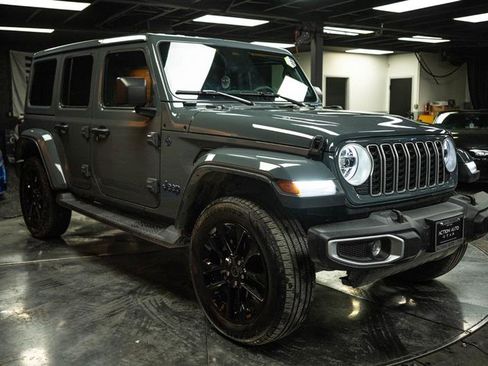 Used 2025 Jeep Wrangler Unlimited Sahara image 5