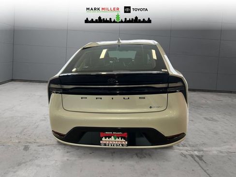 Used 2025 Toyota Prius Plug-In Hybrid image 4