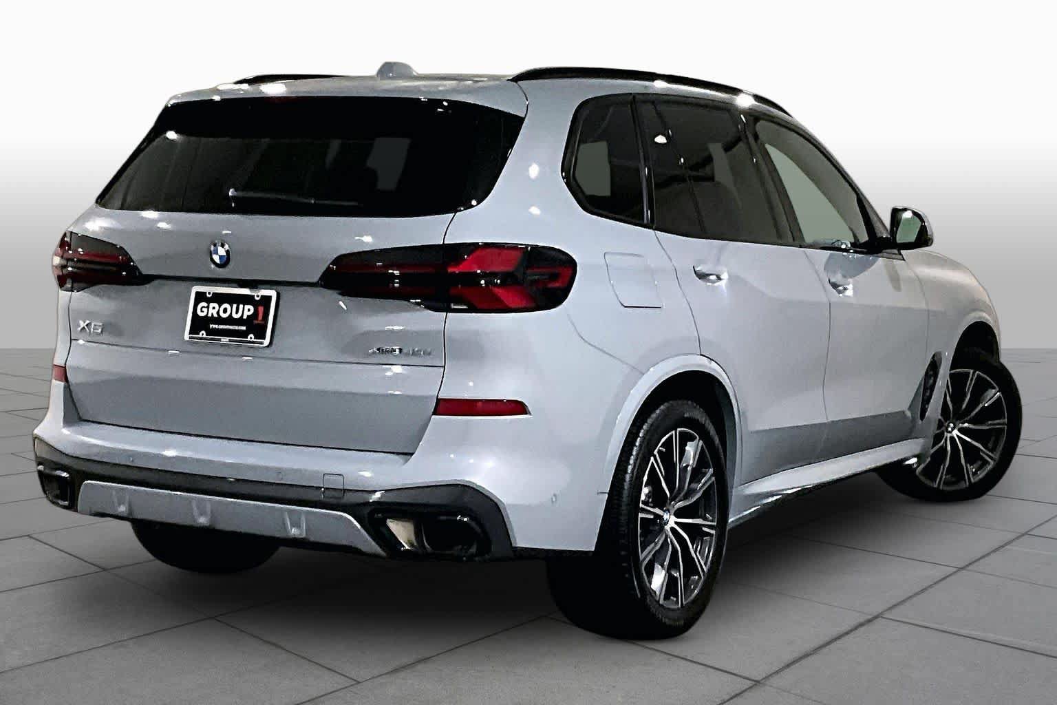 Used 2026 BMW X5 xDrive40i w/ M Sport Package AWD/4WD image 12