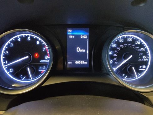 Used 2019 Toyota Camry SE image 23