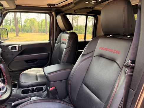 Used 2021 Jeep Gladiator Rubicon w/ Uconnect 4C Nav & Sound Group AWD/4WD image 12
