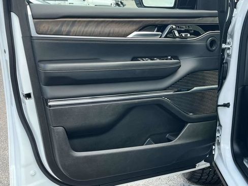 Used 2023 Jeep Grand Wagoneer 4WD image 15