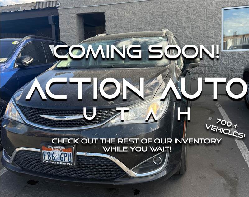 Used 2018 Chrysler Pacifica Touring-L FWD image 1