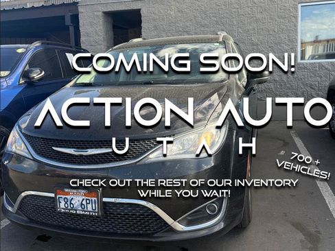 Used 2018 Chrysler Pacifica Touring-L image 1