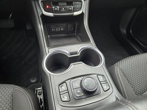 Used 2022 GMC Terrain SLE w/ Driver Convenience Package FWD image 17