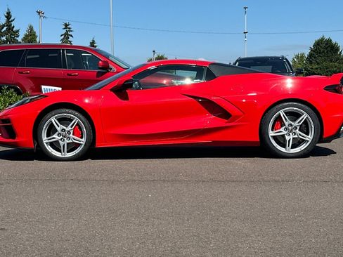 Used 2021 Chevrolet Corvette Stingray Premium Conv w/ Z51 Performance Package RWD image 7
