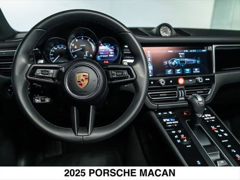 Used 2025 Porsche Macan AWD/4WD image 18