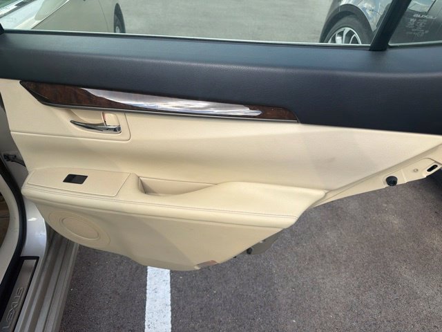Used 2015 Lexus ES 350 w/ Luxury Package FWD image 19