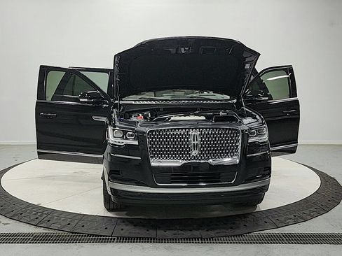 Used 2023 Lincoln Navigator L Reserve AWD/4WD image 11