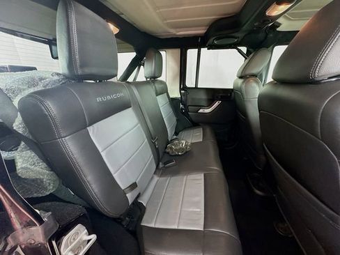 Used 2012 Jeep Wrangler Unlimited Rubicon w/ Connectivity Group image 23