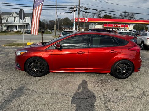 Used 2018 Ford Focus ST image 7