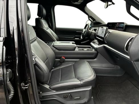 Used 2025 Ford Expedition Platinum w/ Stealth Performance Package AWD/4WD image 19