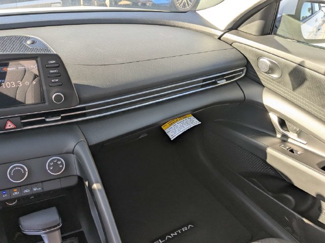 Used 2026 Hyundai Elantra SE FWD image 19