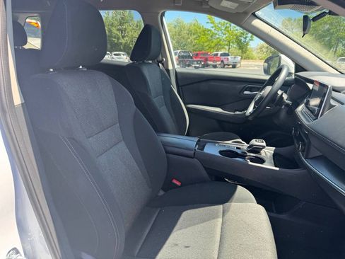 Used 2024 Nissan Rogue SV FWD image 16