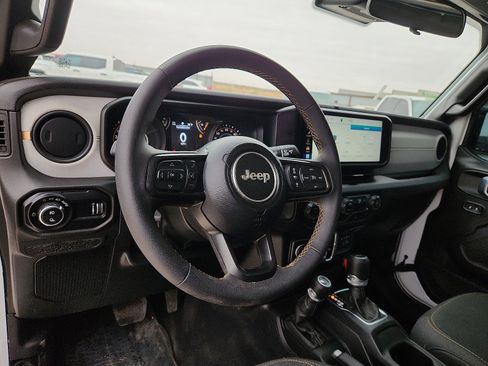 Used 2025 Jeep Gladiator Sport AWD/4WD image 10