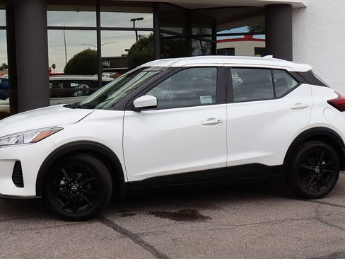 Used 2023 Nissan Kicks SV FWD image 4