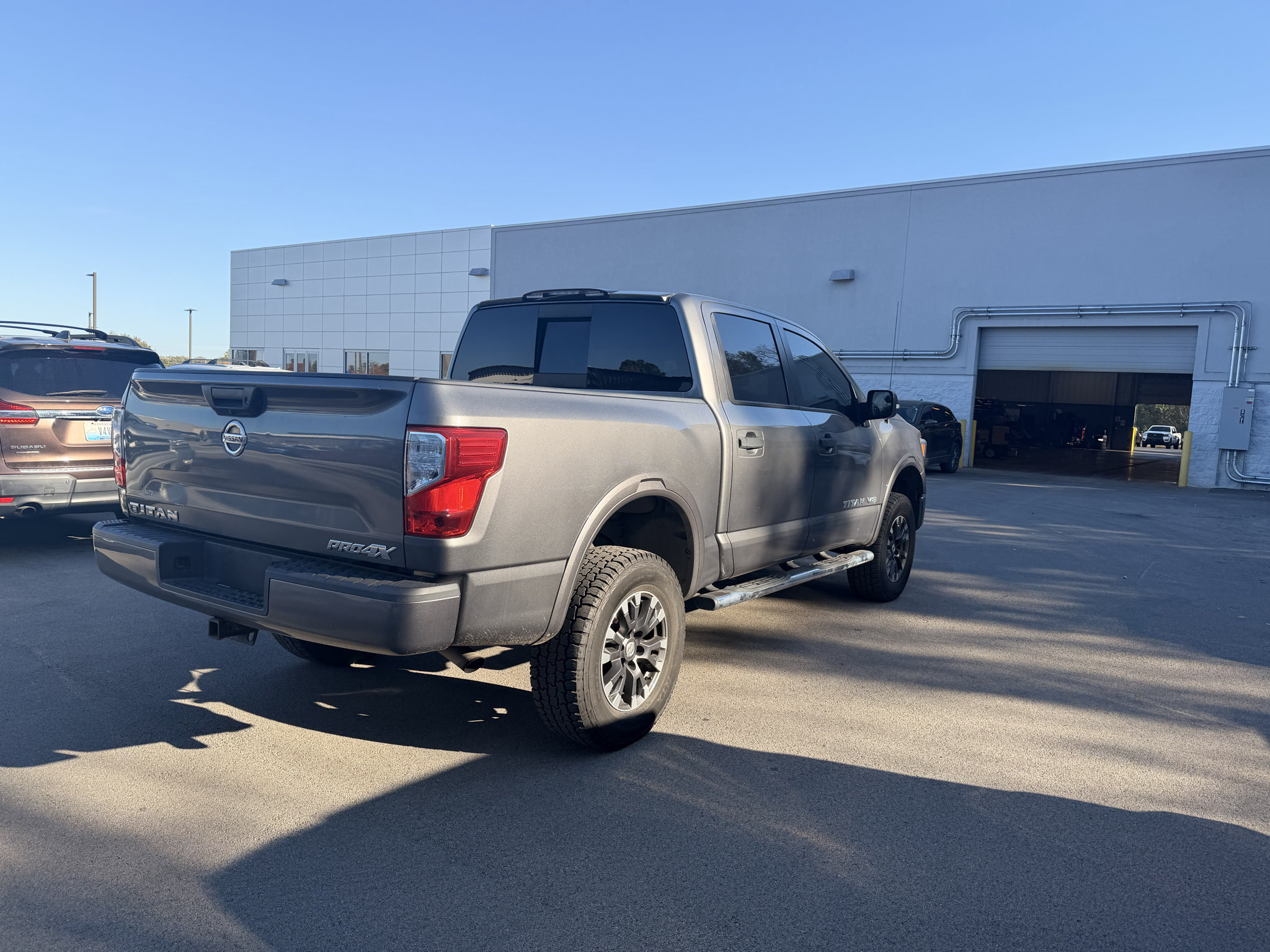 Used 2019 Nissan Titan PRO-4X AWD/4WD image 4