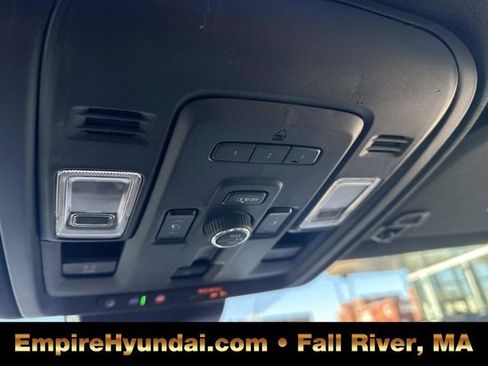 Used 2023 GMC Yukon XL Denali image 28